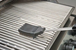 Broil King Grillbürste 47cm Edelstahlborsten Mit Spritzschutz + Ersatzkopf 6 Broil King Grillbürste 47cm Edelstahlborsten Mit Spritzschutz + Ersatzkopf -Napoleon Verkaufsgeschäft 6692 Broil King Reinigungsbuerste 64014 3 1607696946