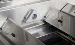 Napoleon Prestige Pro 825-3 Edelstahl Gasgrill Inkl. Drehspieß Und Bodenbeleuchtung - Modell 2023 - SMART Deal Inkl. Grillfürst Grill Control Mit Companion Device Und Einstichthermometer -Napoleon Verkaufsgeschäft Napoleon Prestige Pro SearPlates Brennerabdeckung 02