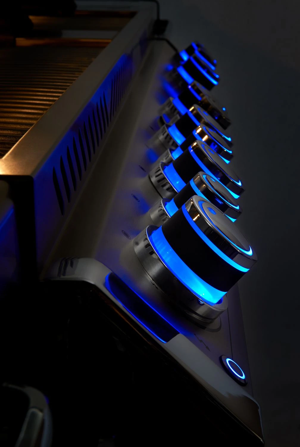 Napoleon Prestige Pro 665-3 Edelstahl Gasgrill Inkl. Drehspieß - Modell 2023 - SMART Deal Inkl. Grillfürst Grill Control Mit Companion Device Und Einstichthermometer 16 Napoleon Prestige Pro 665-3 Edelstahl Gasgrill Inkl. Drehspieß - Modell 2023 - SMART Deal Inkl. Grillfürst Grill Control Mit Companion Device Und Einstichthermometer – Bild 16